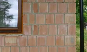 Zaprawa tynkarska czy murarska - która lepiej sprawdzi się w budowie?