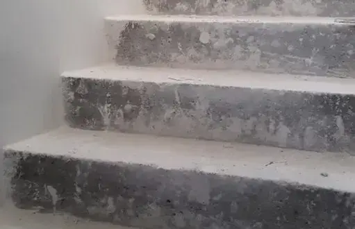 Jak skutecznie pokryć schody betonowe? Wybierz najlepsze materiały!