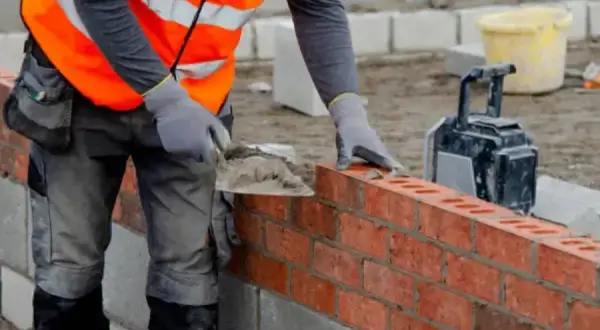 Jak długo schnie zaprawa murarska? Oto kluczowe informacje dla budowlańców