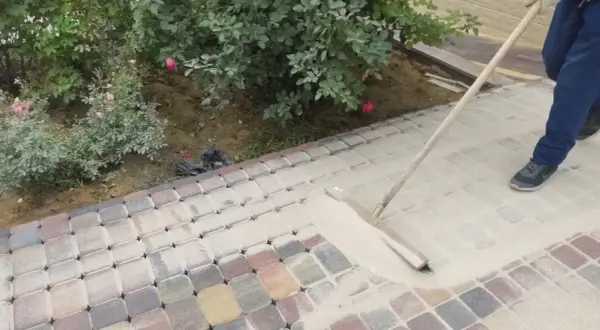 Jaka zaprawa do kostki brukowej zapewni trwałość i estetykę nawierzchni?