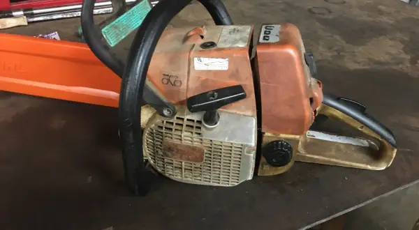 Jak sprawdzić rok produkcji pilarki Stihl i uniknąć problemów z serwisem