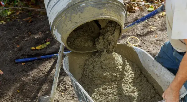 Ile wiąże beton B25 na stropie? Kluczowe informacje, które musisz znać!