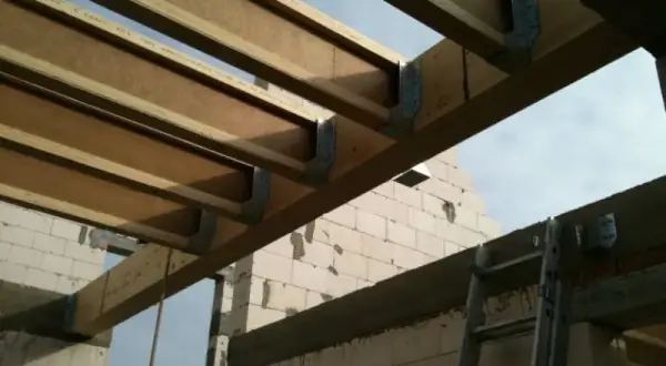 Jakie belki na strop drewniany 5m zapewnią solidność i bezpieczeństwo?