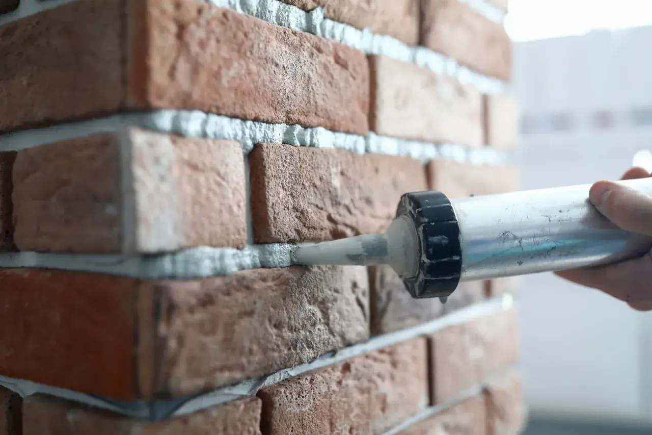 Jaką zaprawę wybrać do fugowania płytek klinkierowych? Kluczowe informacje.