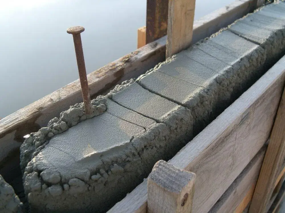 Jak długo wiąże beton? Kluczowe informacje o twardnieniu betonu