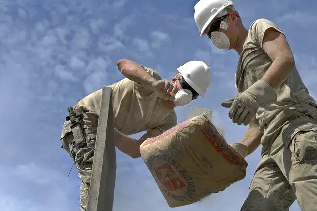 Zdjęcie Ile łopat piasku na worek cementu? Odpowiednie proporcje dla betonu